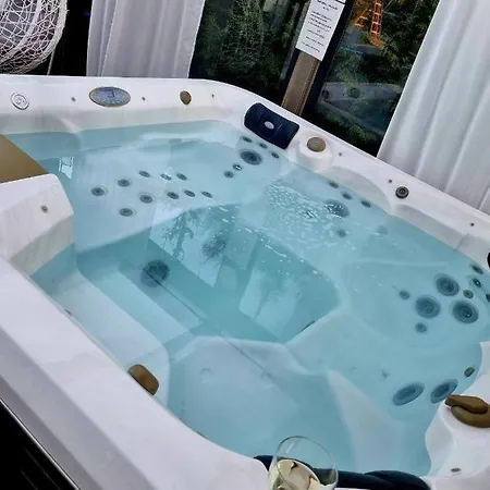 Plaza - - Domki Z Jacuzzi I Sauna 卡尔维亚