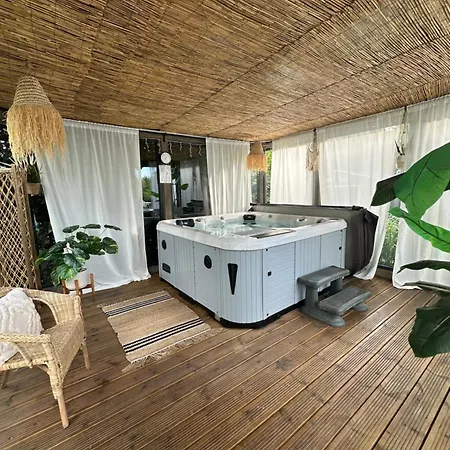 Plaza - - Domki Z Jacuzzi I Sauna 卡尔维亚